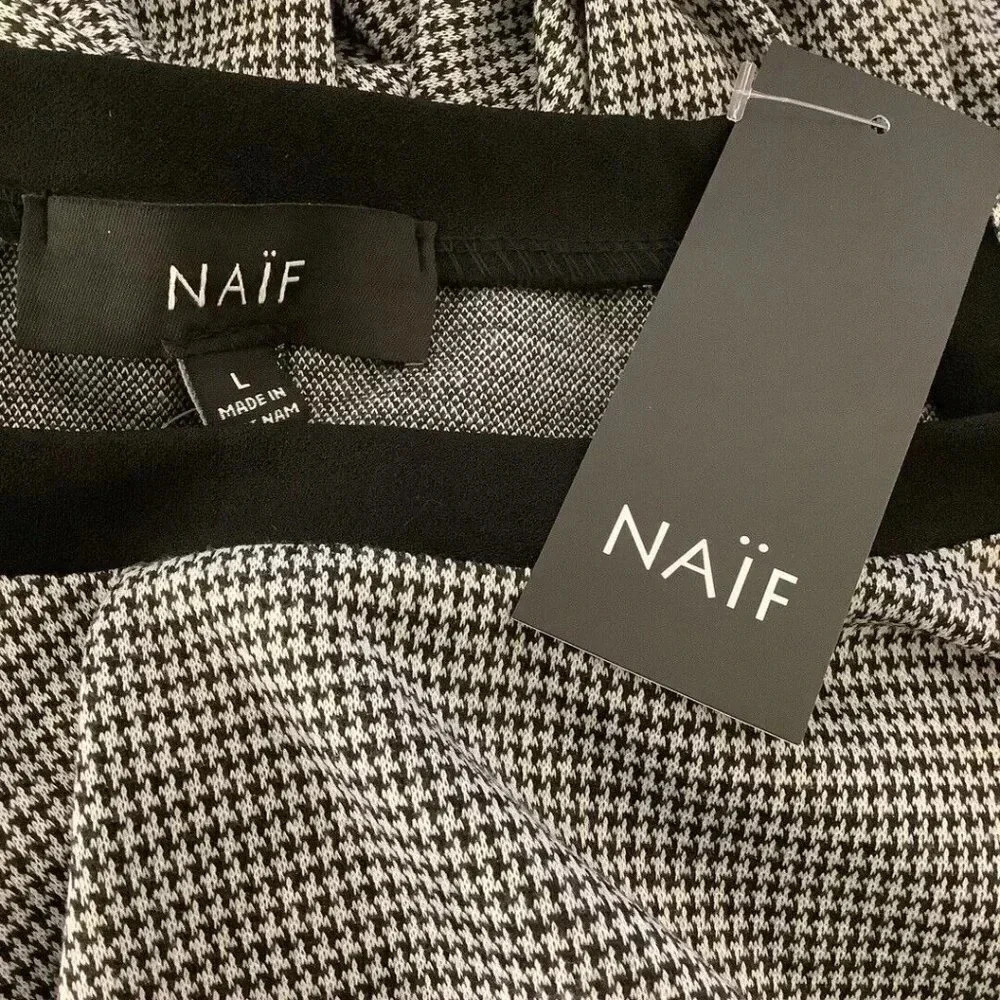 NAIF Size Large Women’s Print Material Short Sleeve Top. New With Tags. - Picture 5 of 6